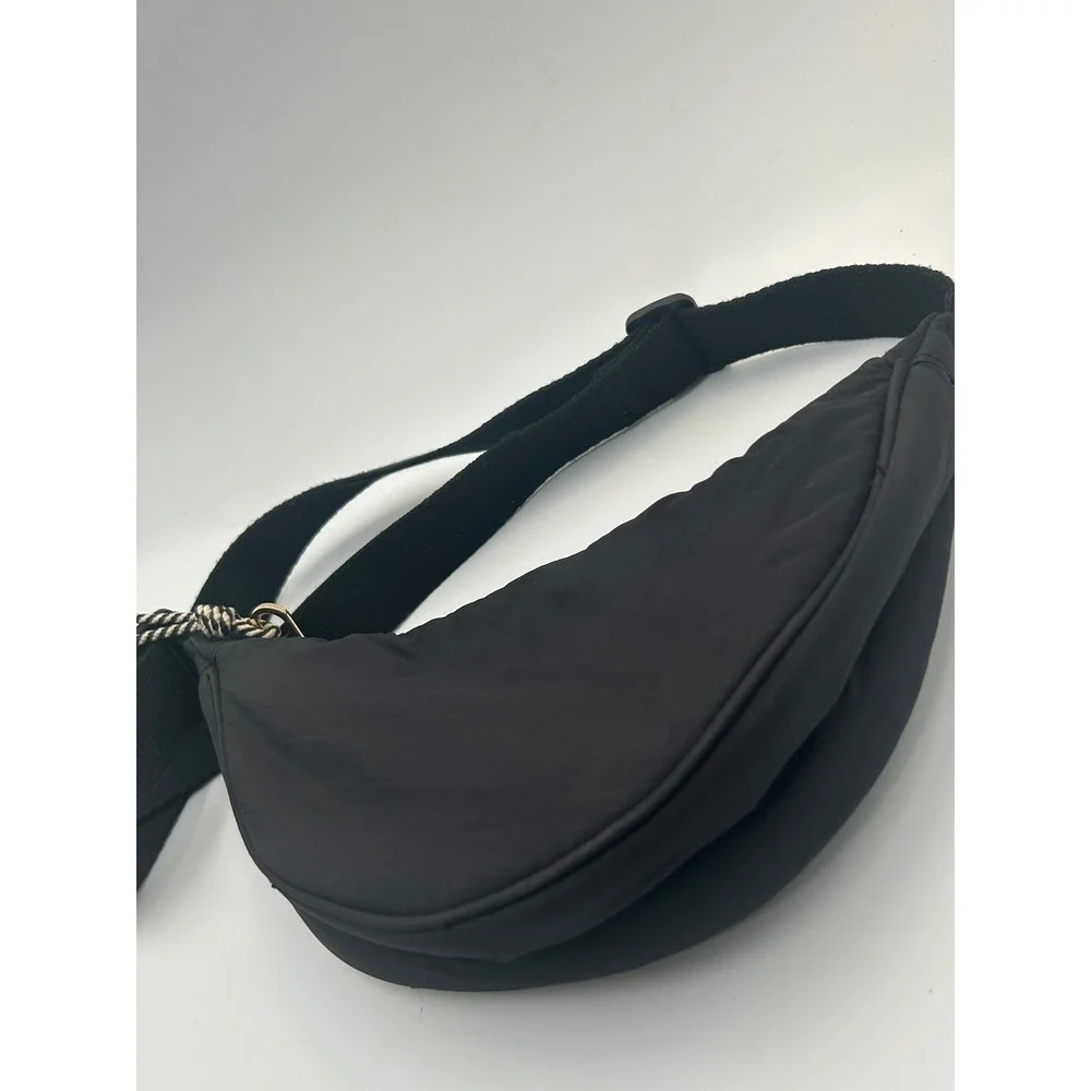 Universal Thread Black Nylon Crescent Crossbody Sling Bag Adjustable Strap B991
